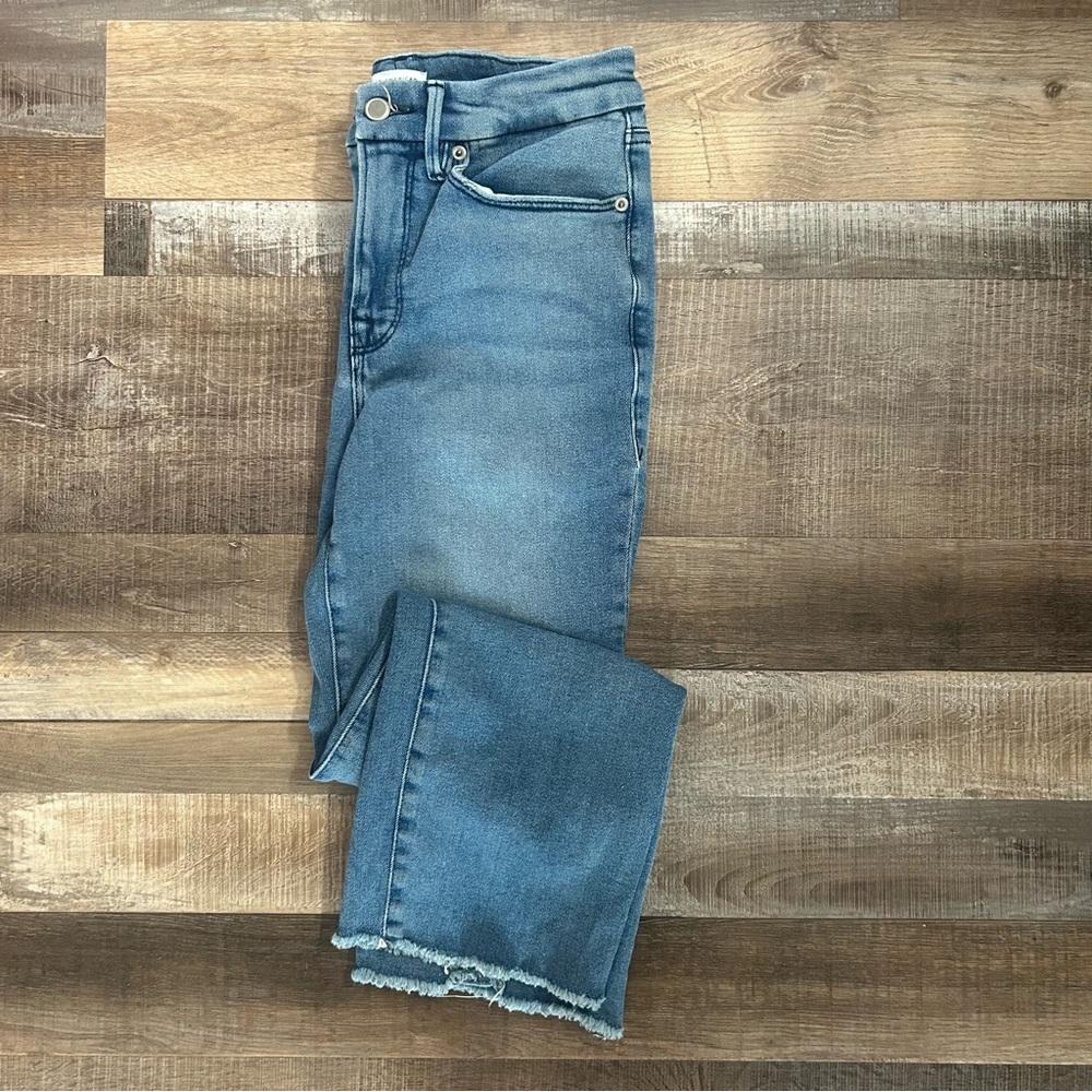 Good American Good Petite Straight Leg Light Blue Jeans - Picture 7 of 15